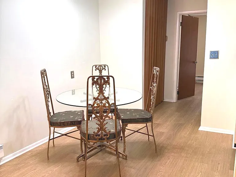 62 Kingston Way — Photo 18