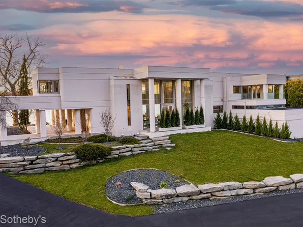 5930 Pontiac Trl, Orchard Lake, MI 48323