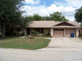 207 Indian Pink Dr, Floresville, TX 78114
