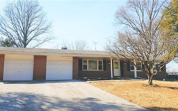 3rd image of 6 Sassafras Ln