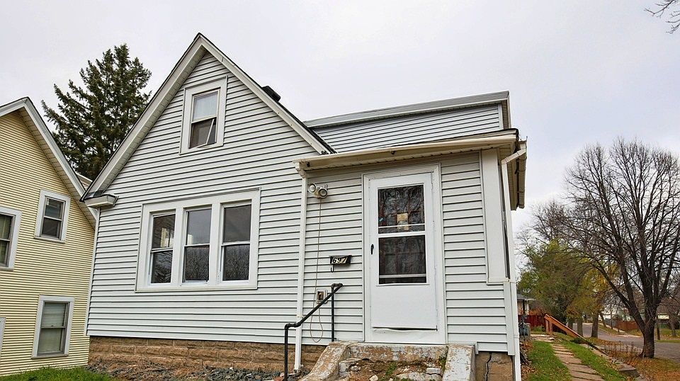 1st image of 697 Hawthorne Ave E
