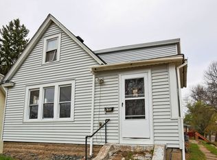 697 Hawthorne Ave E, Saint Paul, MN 55106