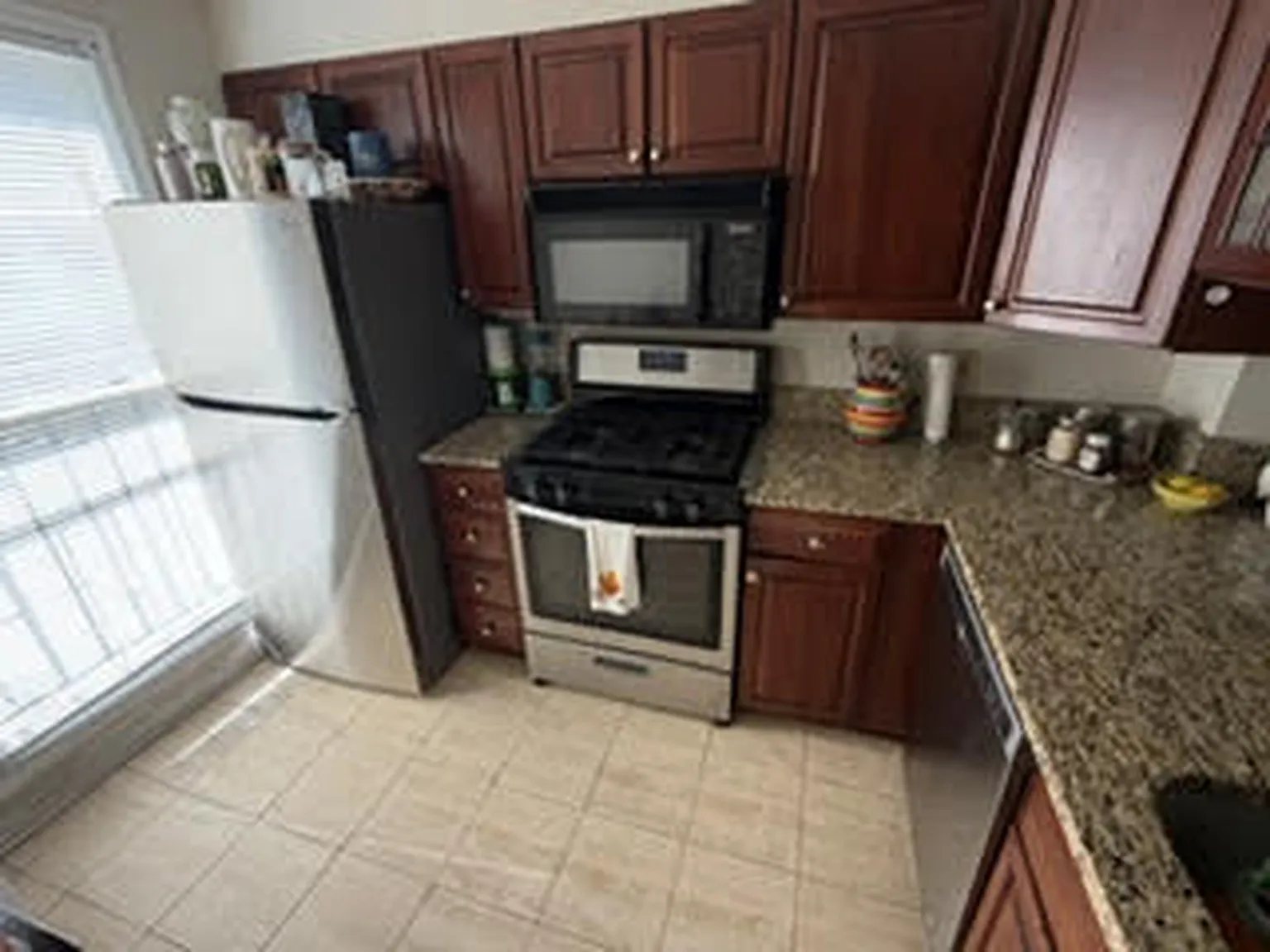 2 bed, 2.5 bath, 1500 sqft, $2,400 — Photo 4