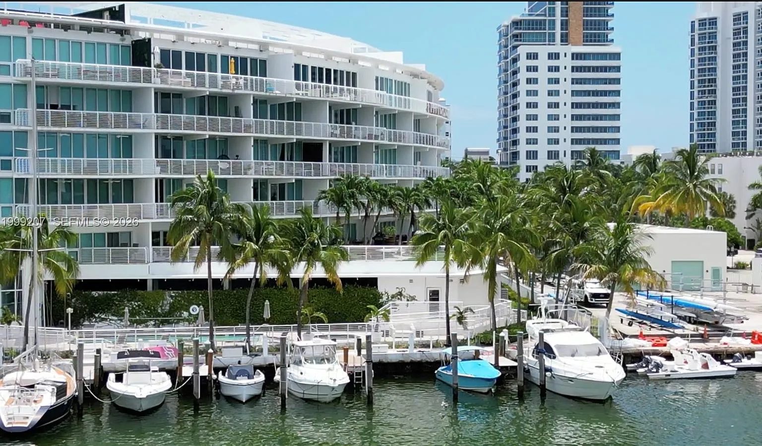 Peloro — Photo 1