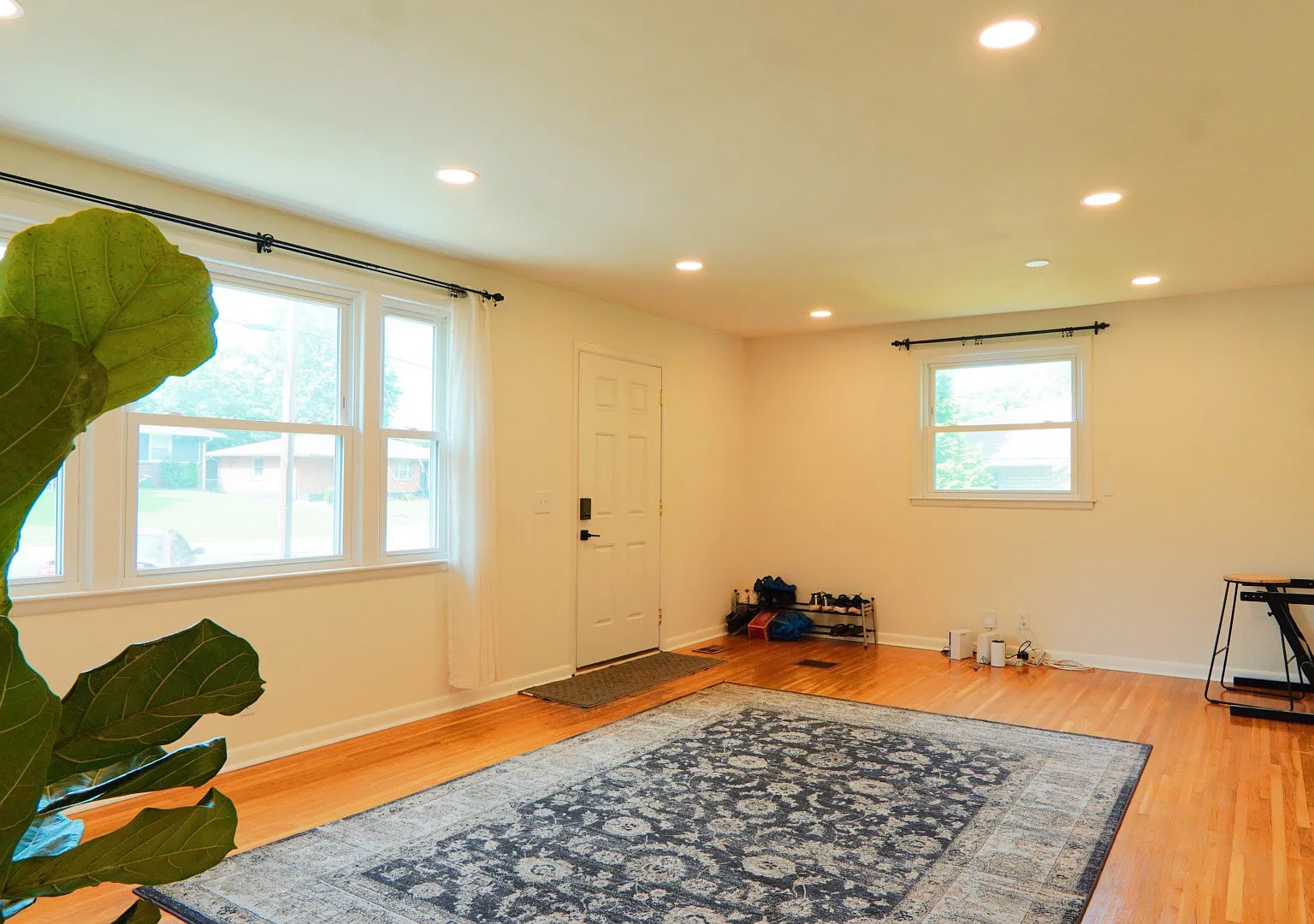 3 bed, 1368 sqft, $700 — Photo 2