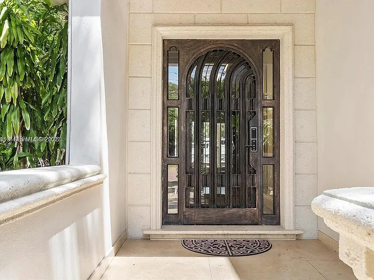 800 SW 12th Ave — Photo 11