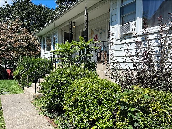 1st image of 35 Hudson Ave
