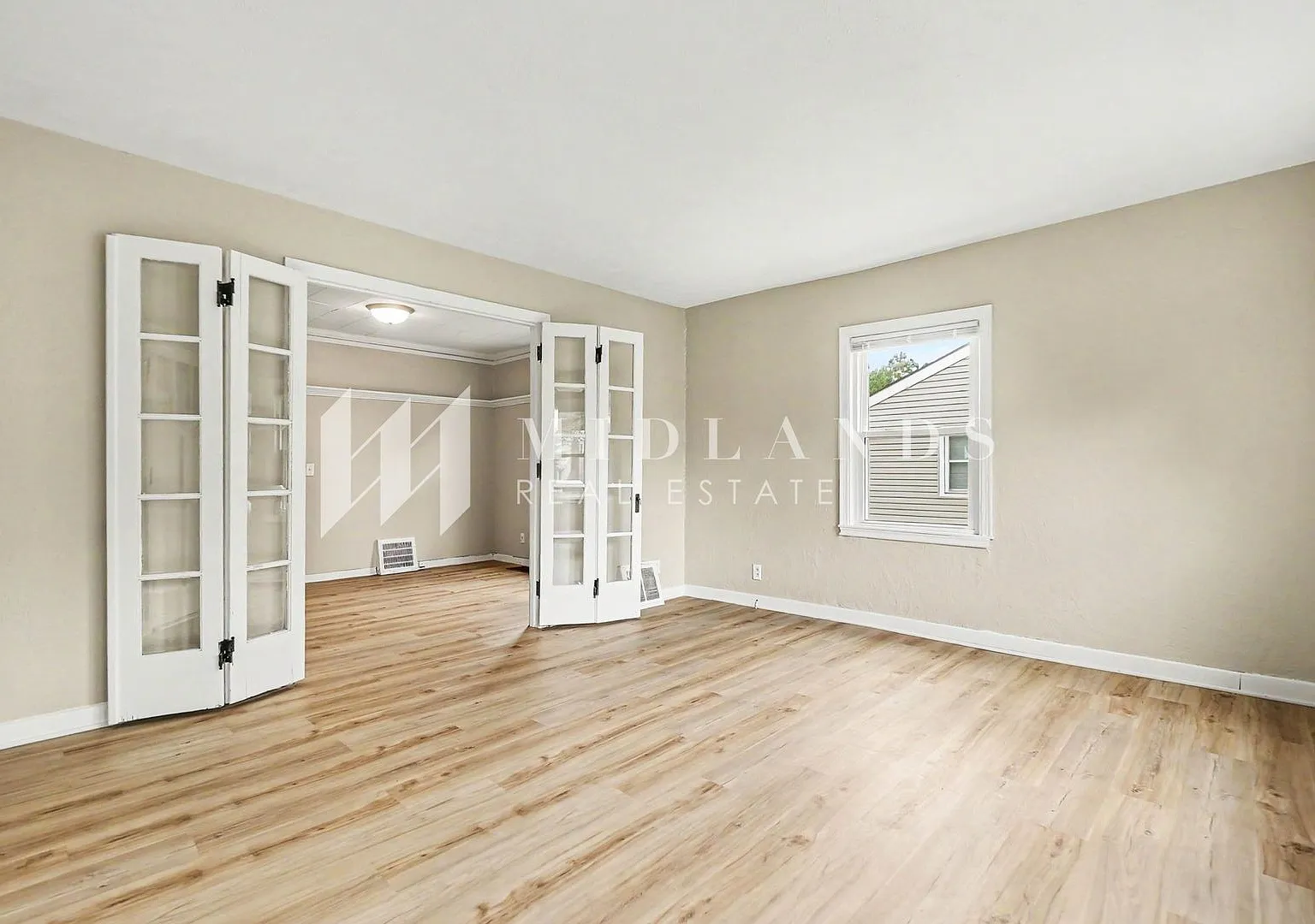 Adorable 2 Bedroom Home — Photo 3