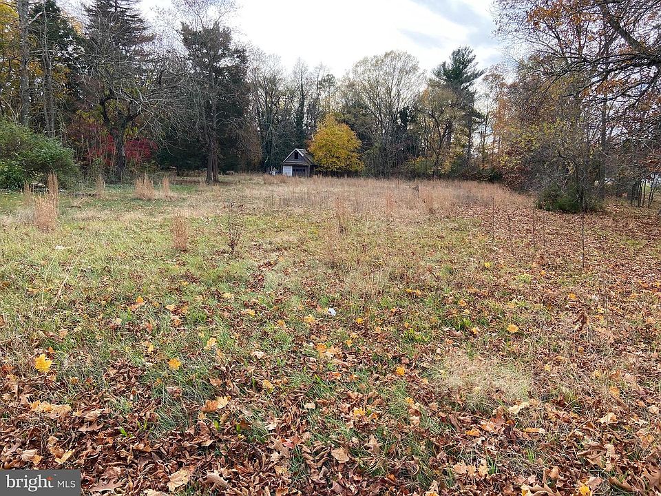 2nd image of 26 Magnolia Rd