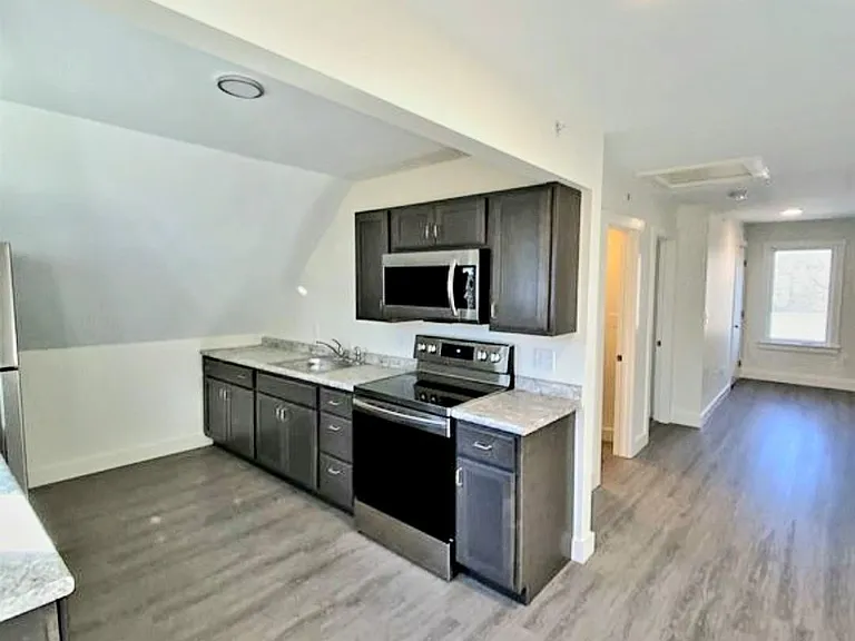 10 Depot St #C — Photo 4