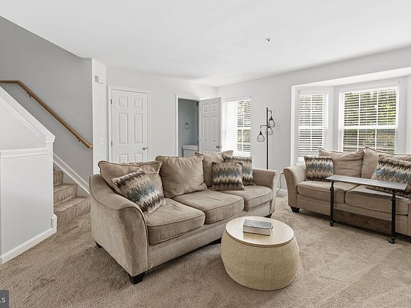 3rd image of 22 Arrowood Ct