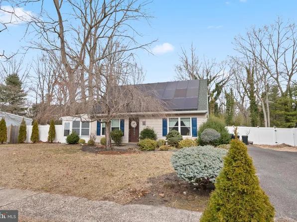 12 Centennial Rd, Sicklerville, NJ 08081