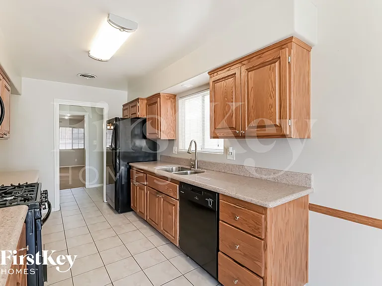 518 E Fairway Rd — Photo 7