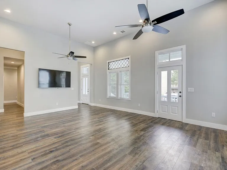 901 Shoal Cliff Ct — Photo 3