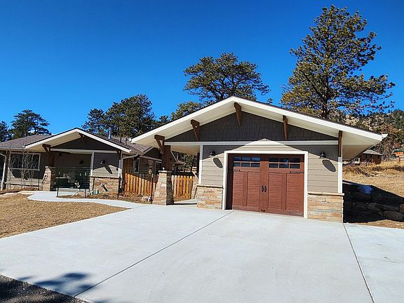 4th image of 649 Laurel Ln