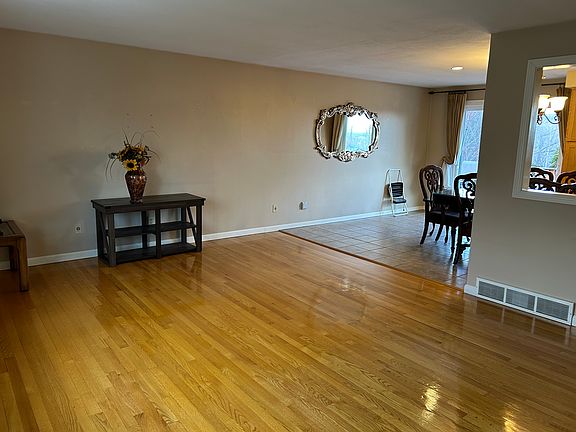 5th image of 8 Legrand Rd