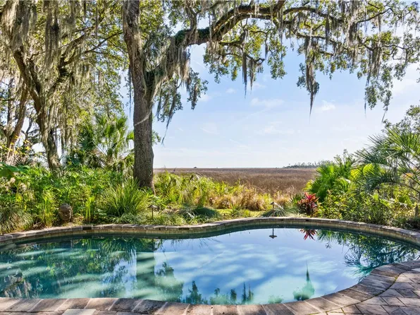 1272 E Black Island Rd SE, Darien, GA 31305