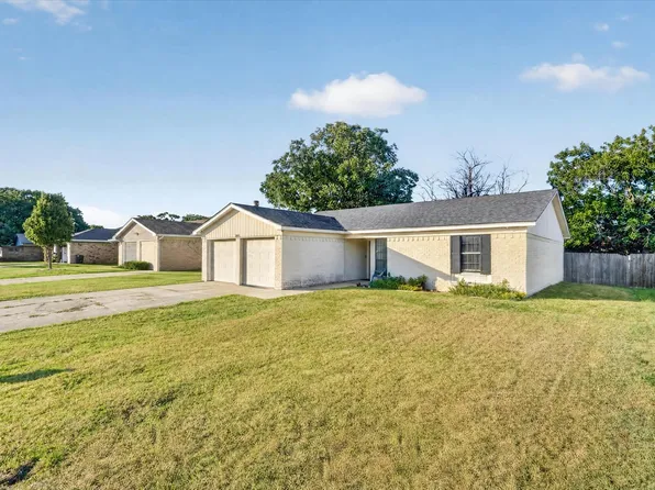 1200 E Georgian Rd, Fort Worth, TX 76179