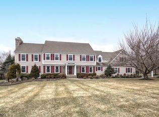 19 Tiger Hill Dr, Gladstone, NJ 07934
