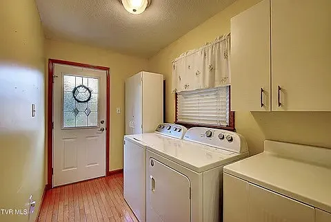 129 Camelot Ct — Photo 9
