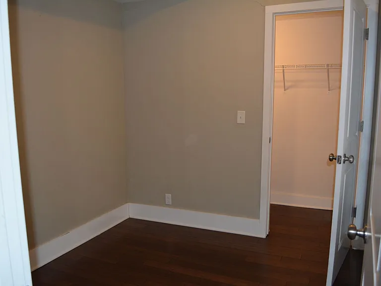 910 Court St — Photo 15
