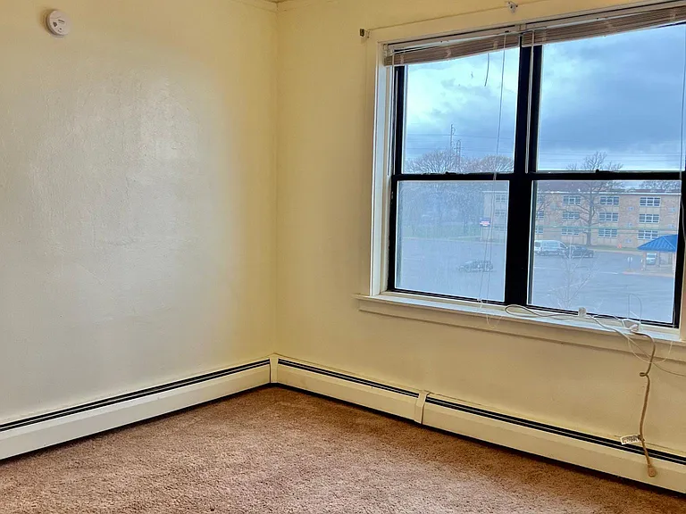 1223 Beacon St — Photo 5