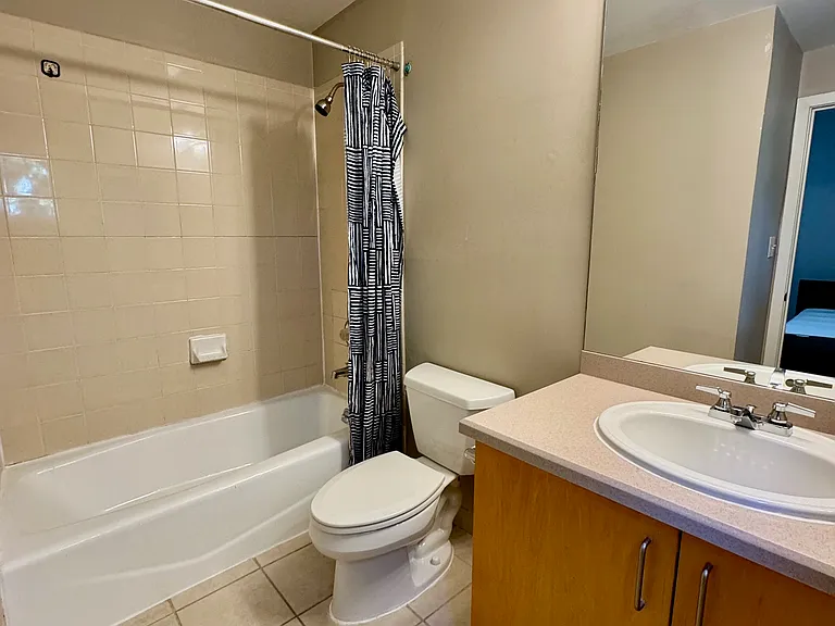 401 10th St NW #D211 — Photo 8