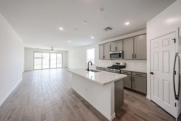 5633 W McNeil St — Photo 15
