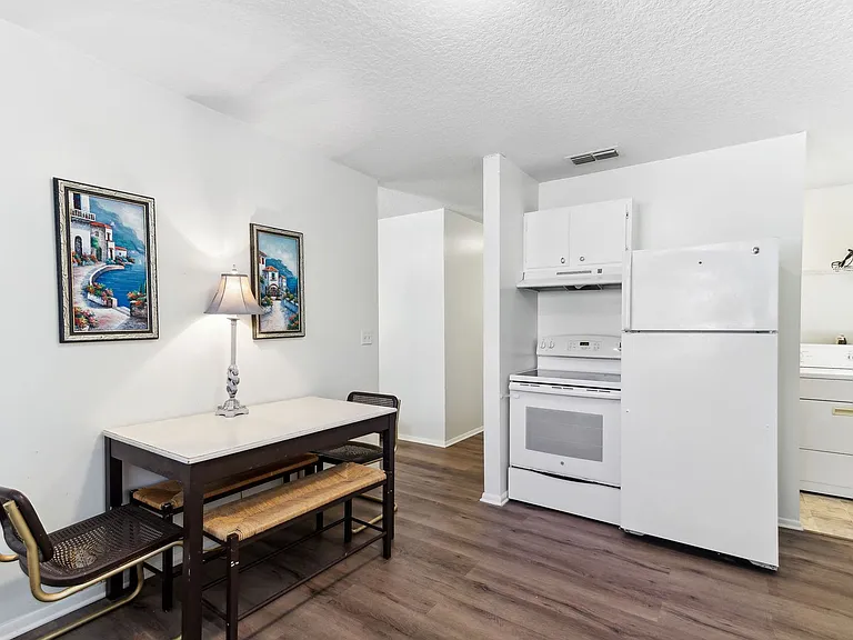 1424 Lewis St — Photo 15