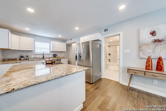 811 W Kings Hwy — Photo 15