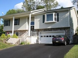 32 Woodbryn Dr, Williamsport, PA 17701