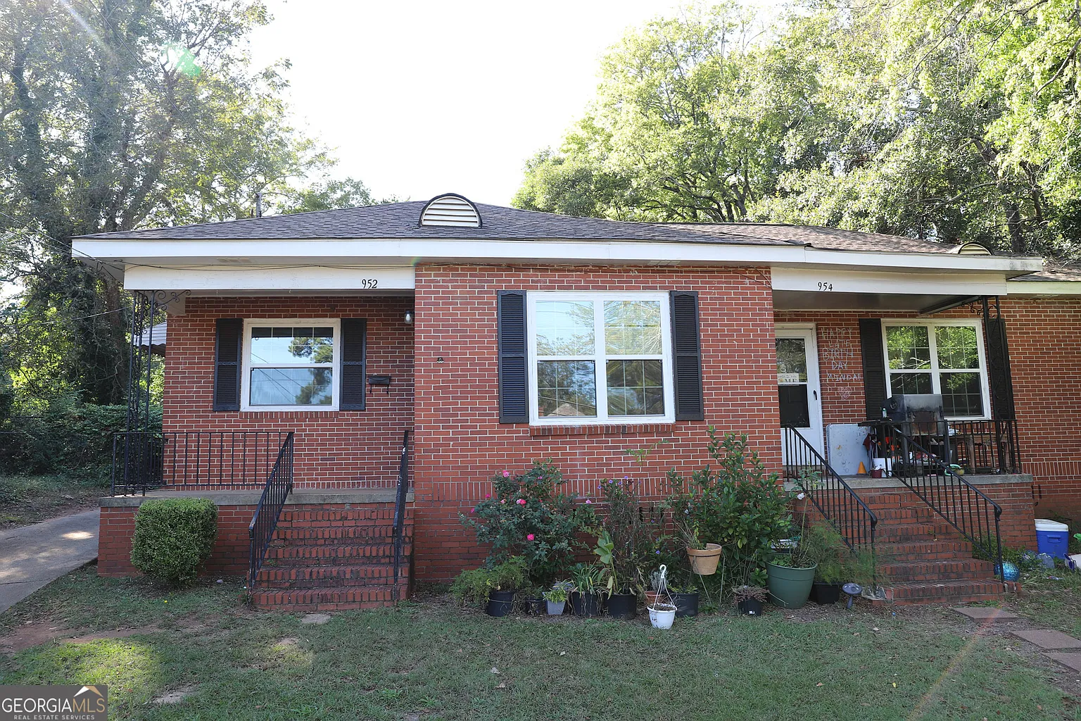 952 North Ave photo 1
