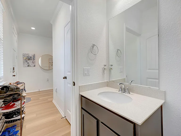 4513 Cressal Dr — Photo 8