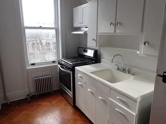 Rented by Hakeem Shahid, LREB | media 8