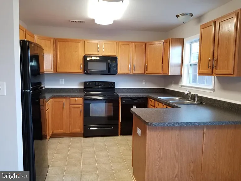 10 Sophie Ln — Photo 2