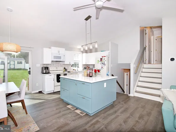 81 E Brookfield Dr, Lebanon, PA 17046