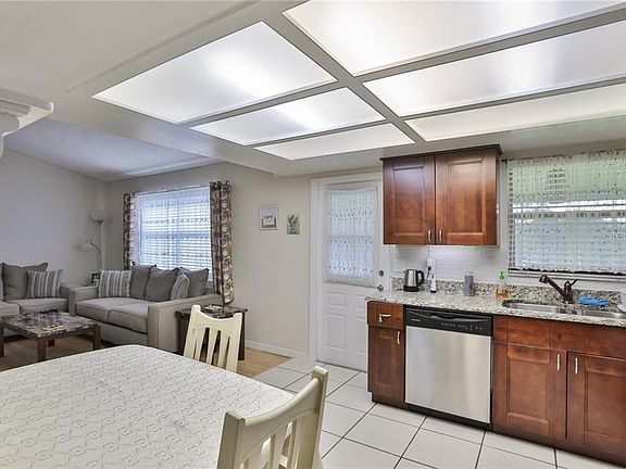 3rd image of 520 E Curlew Pl