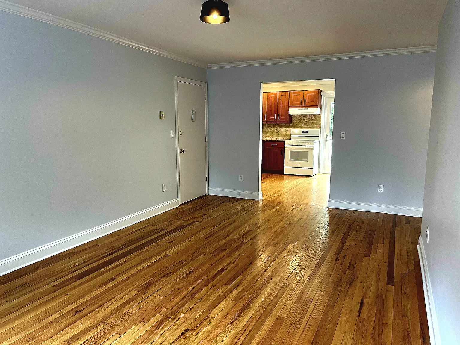 2 bed, 900 sqft, $2,800 — Photo 2