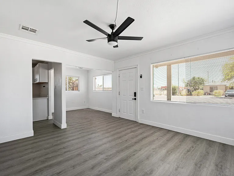 702 W Pepper Pl #1 — Photo 3
