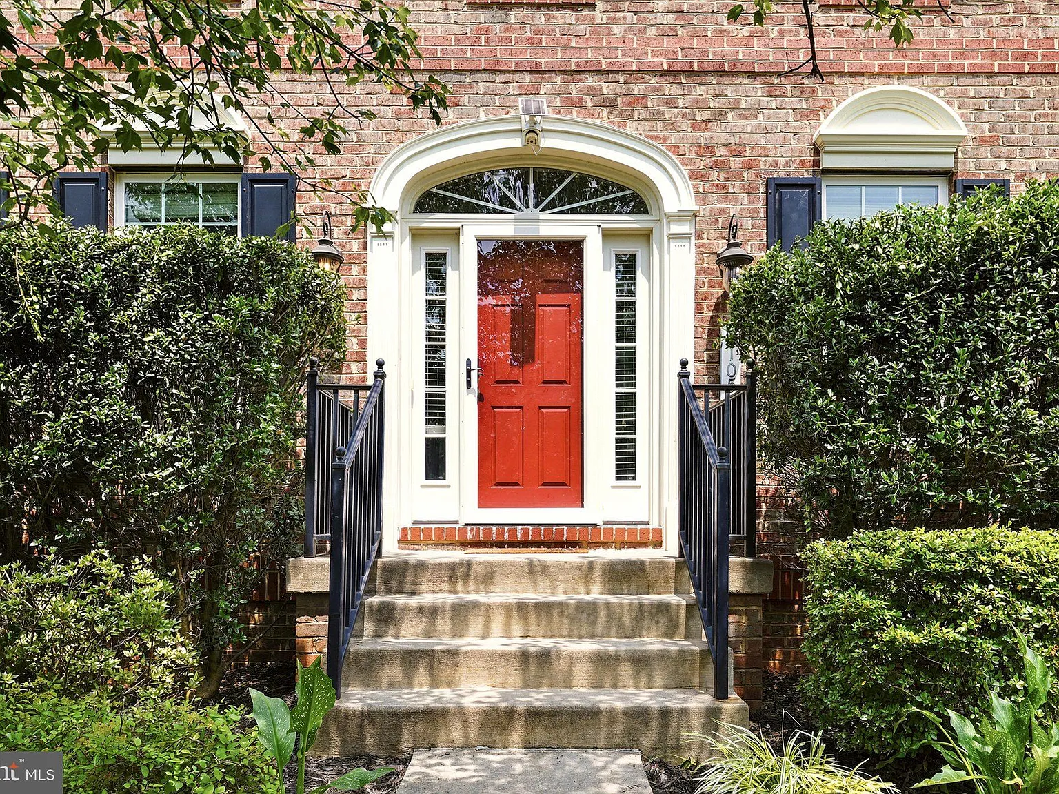 4 bed, 4.5 bath, 4148 sqft, $5,000 — Photo 4