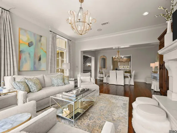 8 Country Club Pl, Baton Rouge, LA 70809