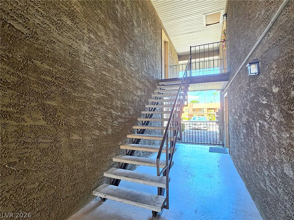 2 bed, 1.0 bath, 816 sqft, $1,350 — Photo 4