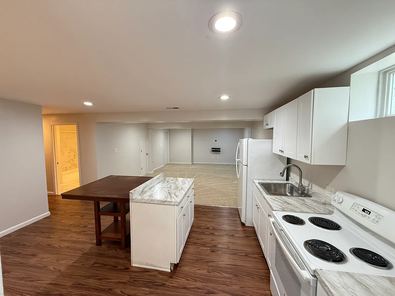 2 bed, 3.5 bath, 1000 sqft, $1,950 — Photo 2