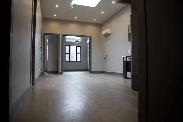 Rented by P Management | media 27