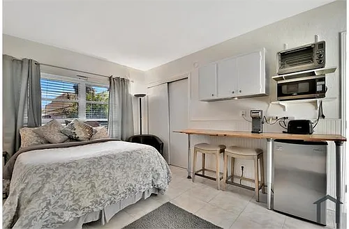 250 SE Park St Photo 1