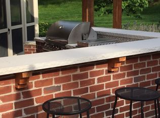 13735 N Pine Blf, Mequon, WI 53097