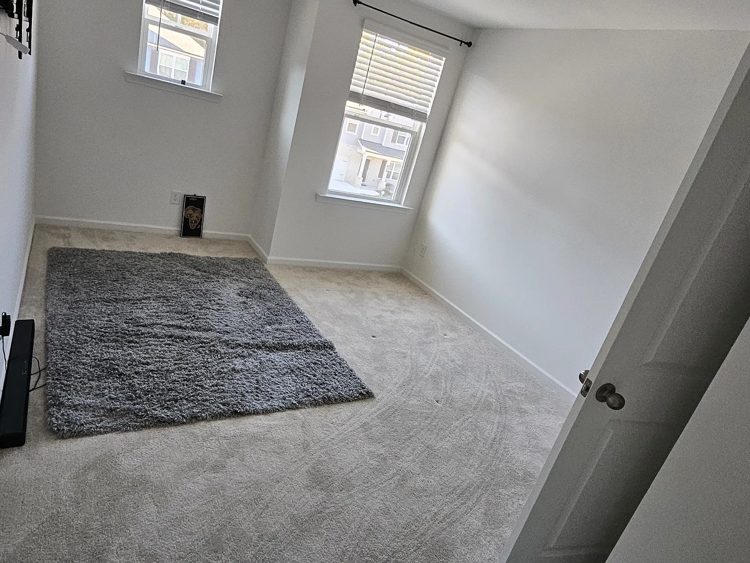 4 bed, $1,100 — Photo 1