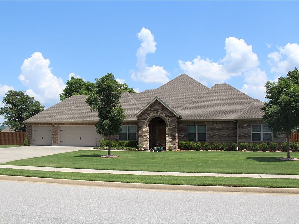 1st image of 418 Waterfalls Dr