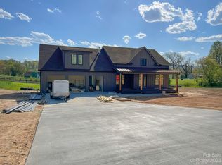 91 Wintercress Dr, Mills River, NC 28759