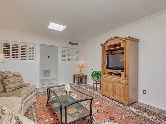 5th image of 5423 S Laguna Ave